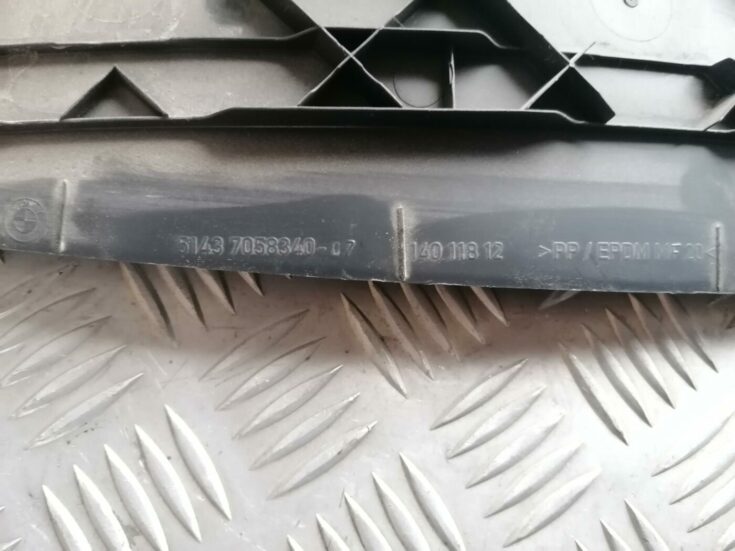Aizmugurējas salona statnes apdare priekš BMW 123 E87 2008 BLACK