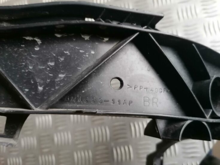 Priekšēja luktura kronšteins priekš BMW 123 E87 2008 BLACK