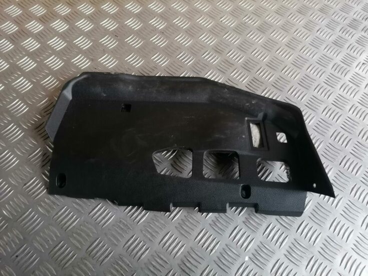 Mērinstrumentu paneļa apakšēja apdare priekš BMW 123 E87 2008 BLACK