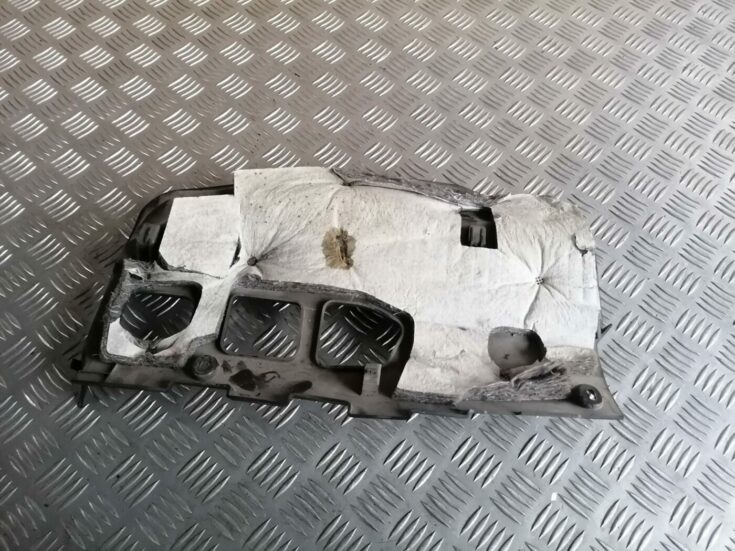 Mērinstrumentu paneļa apakšēja apdare priekš BMW 123 E87 2008 BLACK