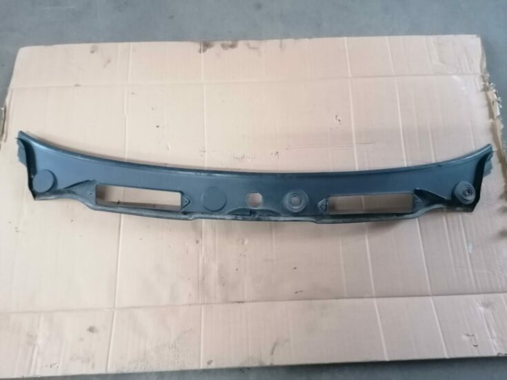 Vējstikla uzlikas (deflektora) režģis priekš BMW 123 E87 2008 BLACK