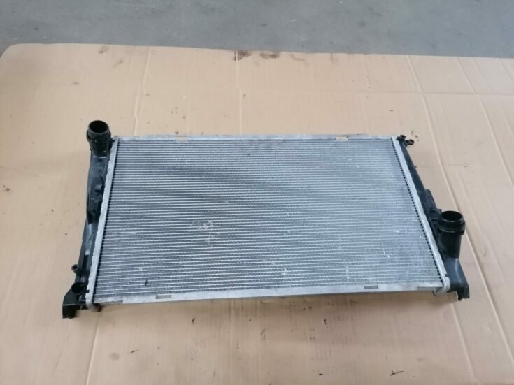 Dzesēšanas radiators priekš BMW 123 E87 2008 BLACK