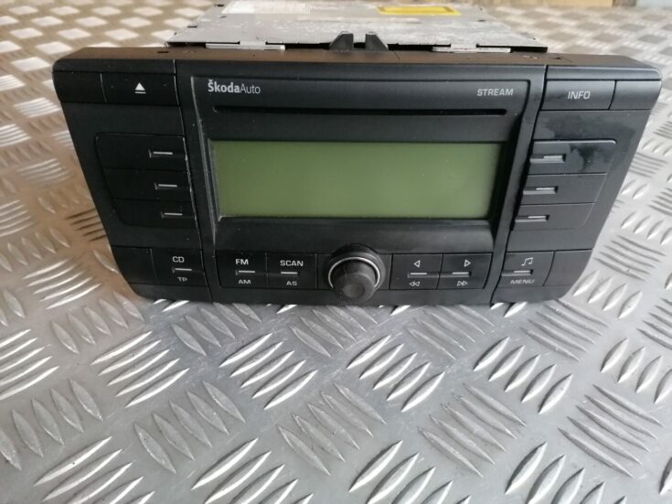 Automašīnas radio priekš ŠKODA OCTAVIA 2006