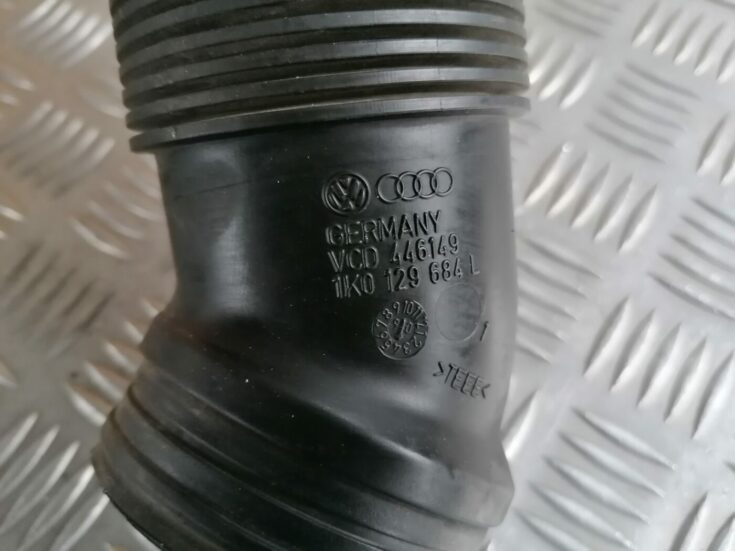 Gaisa filtra korpusa caurule priekš ŠKODA OCTAVIA 2006