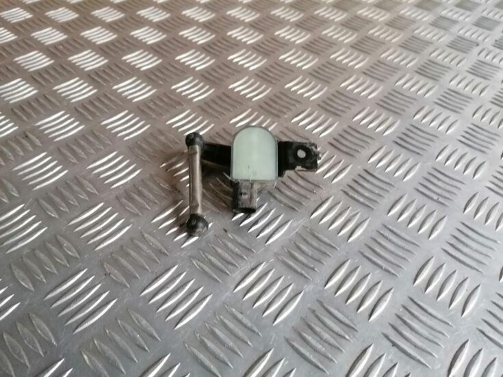 Lukturu diapazona korekcijas sensors, priekšā priekš ŠKODA OCTAVIA 2006