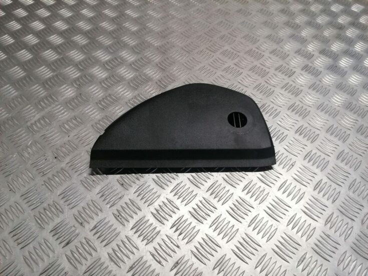 Mērinstrumentu paneļa sānu apdare priekš ŠKODA OCTAVIA 2006