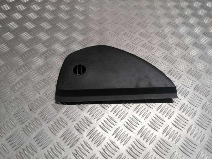 Mērinstrumentu paneļa sānu apdare priekš ŠKODA OCTAVIA 2006