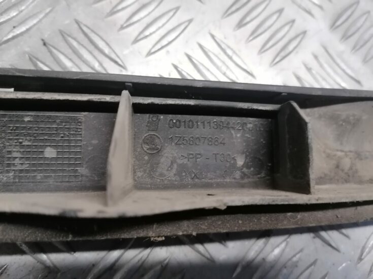 Aizmugurējā spārna un bufera stiprinājums priekš ŠKODA OCTAVIA 2006