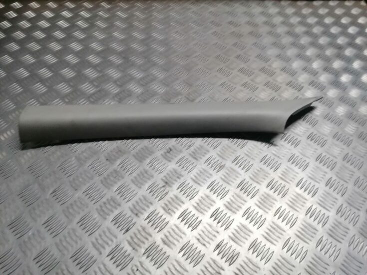 Priekšējas salona statnes apdare priekš ŠKODA OCTAVIA 2006