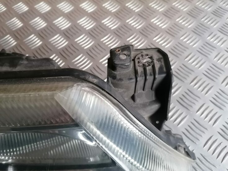 Priekšējais labais lukturis priekš RENAULT LAGUNA 2001-2007 8200002848R