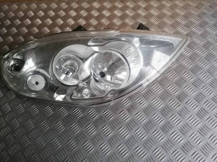 Priekšējais labais lukturis priekš RENAULT MASTER III 2010- 260100049R