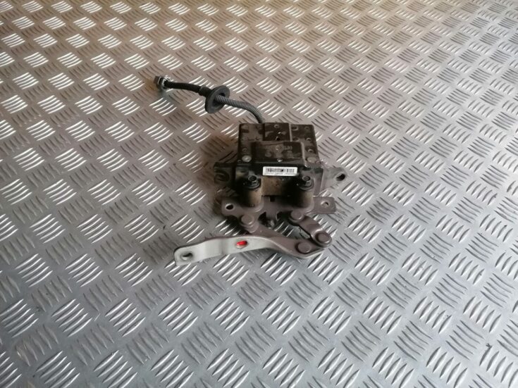 Pārsega eņģe, pa kreisi priekš HYUNDAI SANTA FE 2013-2017 791502W000