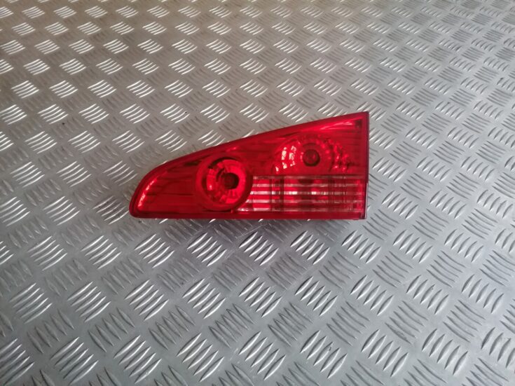 Bagāžnieka vāka labais lukturis priekš PEUGEOT 607 2010