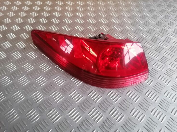 Aizmugurējais kreisais lukturis priekš PEUGEOT 607 2010