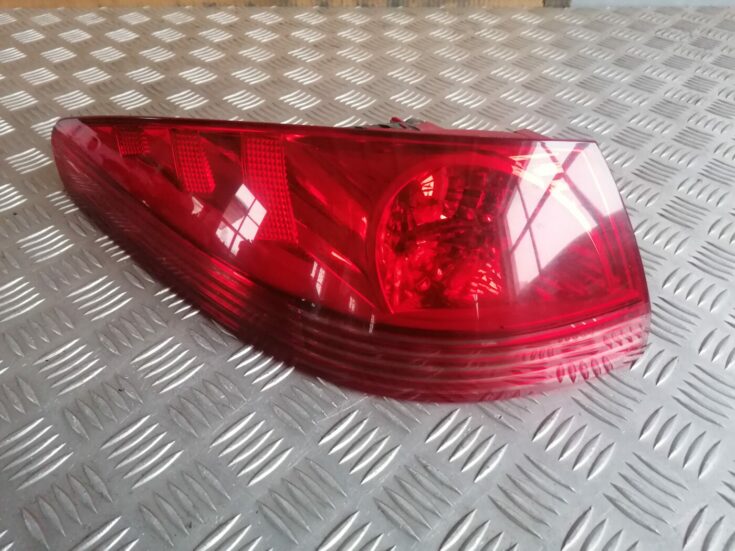 Aizmugurējais kreisais lukturis priekš PEUGEOT 607 2010