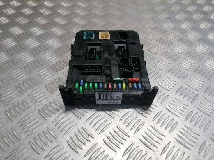 Komforta vadības bloks priekš PEUGEOT 607 2010