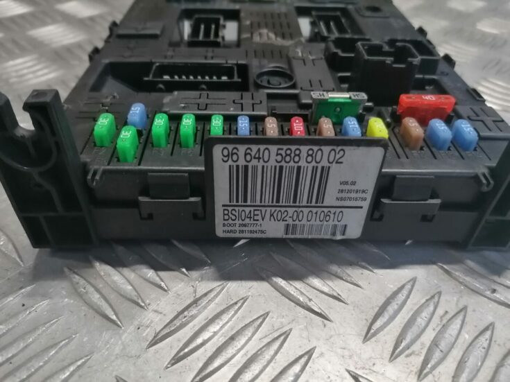 Komforta vadības bloks priekš PEUGEOT 607 2010