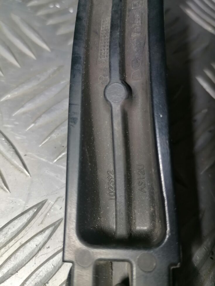Vējstikla slotiņa priekš PEUGEOT 607 2010