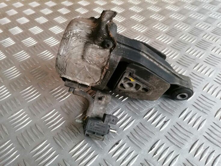 Dzinēja spilvens priekš PEUGEOT 607 2010