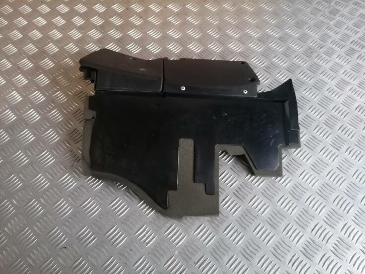 Mērinstrumentu paneļa apakšēja apdare priekš PEUGEOT 607 2010