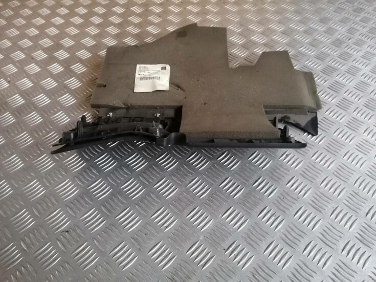 Mērinstrumentu paneļa apakšēja apdare priekš PEUGEOT 607 2010