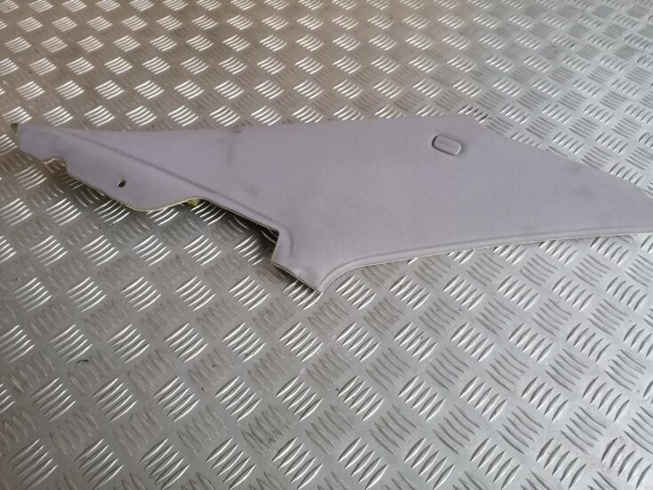 Aizmugurējas salona statnes apdare priekš PEUGEOT 607 2010