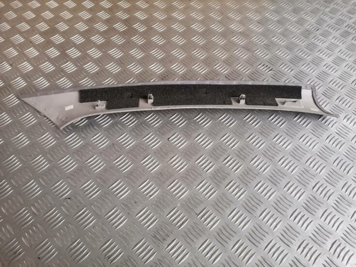 Priekšējas salona statnes apdare priekš PEUGEOT 607 2010