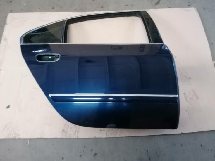 Aizmugurējās labās durvis priekš PEUGEOT 607 2010