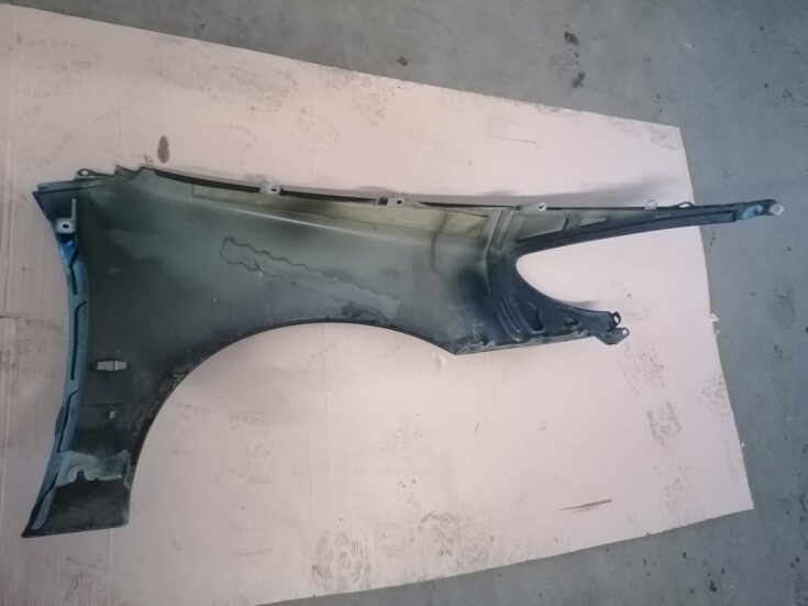 Priekšējais kreisais spārns priekš PEUGEOT 607 2010