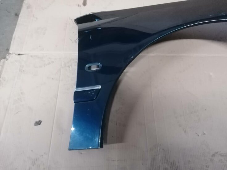 Priekšējais labais spārns priekš PEUGEOT 607 2010
