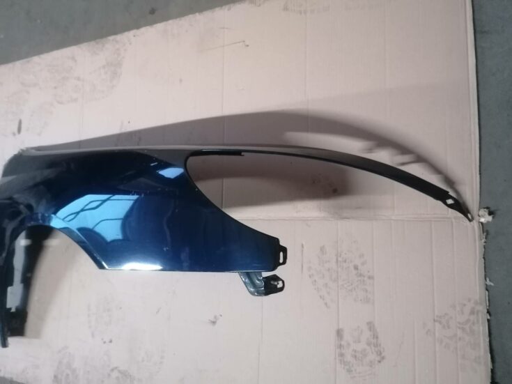 Priekšējais labais spārns priekš PEUGEOT 607 2010