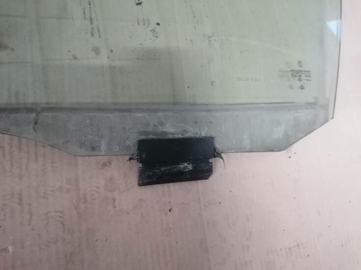 Priekšējo kreiso durvju stikls priekš PEUGEOT 607 2010