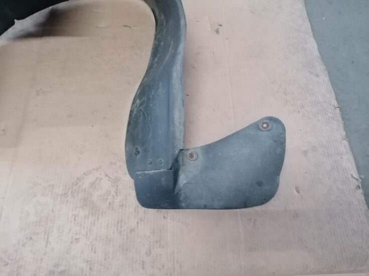 Priekšējais labais paspārns priekš PEUGEOT 607 2010
