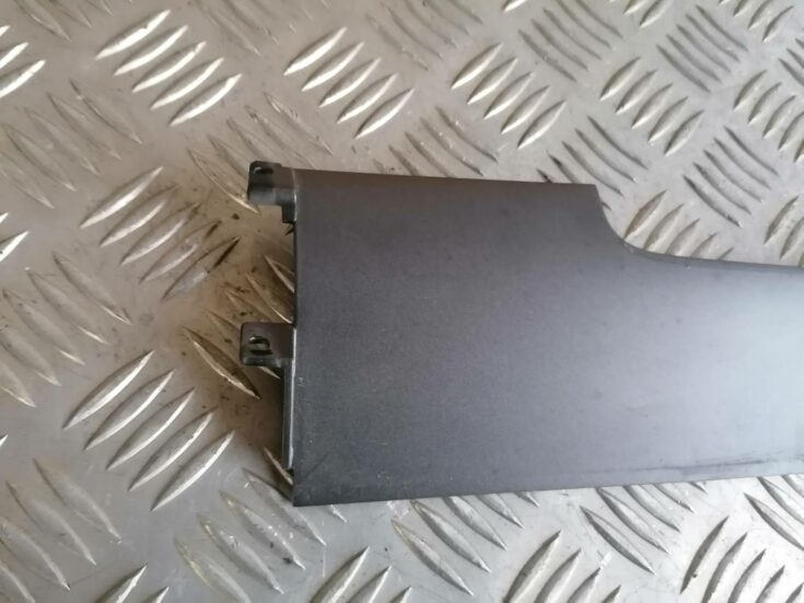Mērinstrumentu paneļa apdare (zem stūres) priekš VW PHAETON 2003