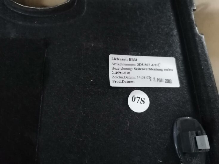 Bagāžnieka nodalījuma sānu apdare priekš VW PHAETON 2003