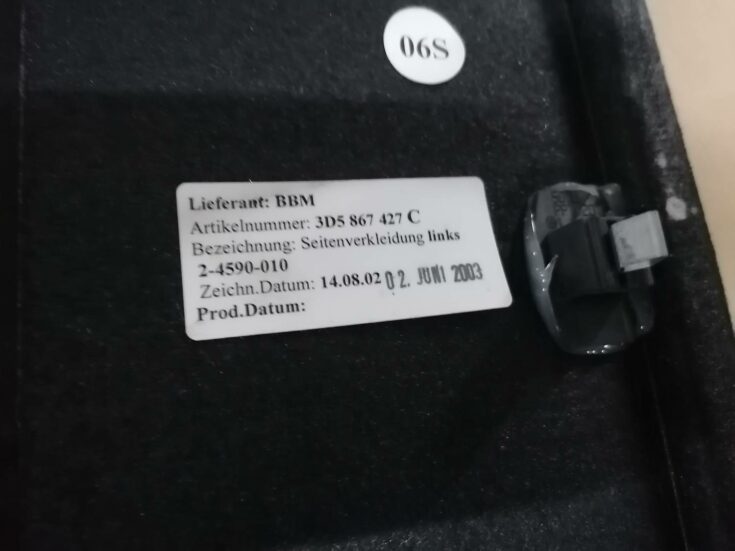 Bagāžnieka nodalījuma sānu apdare priekš VW PHAETON 2003