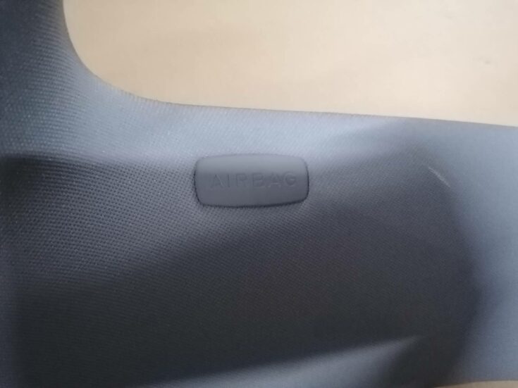 Aizmugurējas salona statnes apdare priekš VW PHAETON 2003