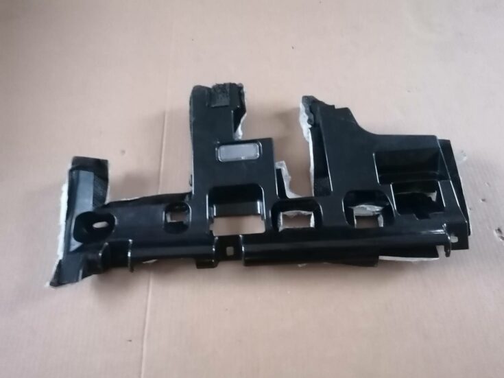 Mērinstrumentu paneļa apakšēja apdare priekš VW PHAETON 2003