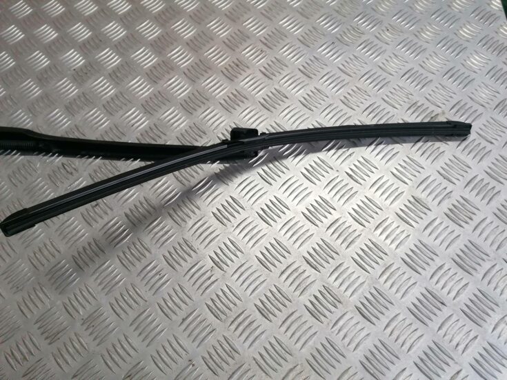 Vējstikla slotiņa priekš VW PHAETON 2003