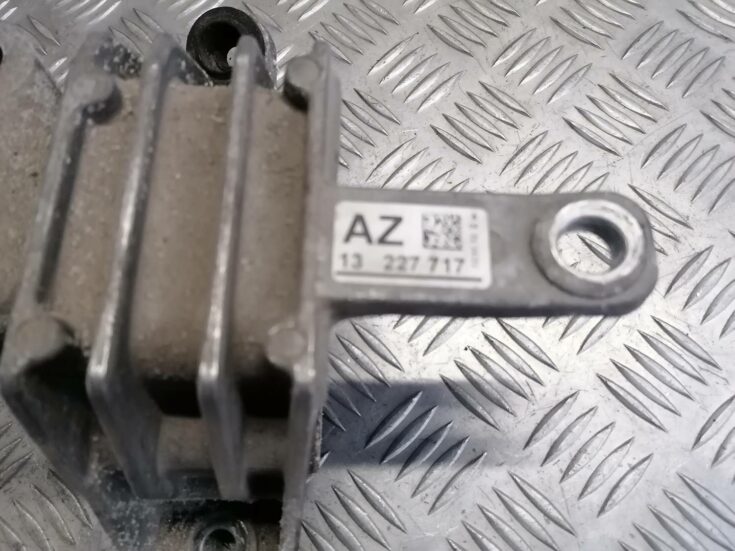 Dzinēja spilvens priekš OPEL INSIGNIA SPORTS TOURER 2013