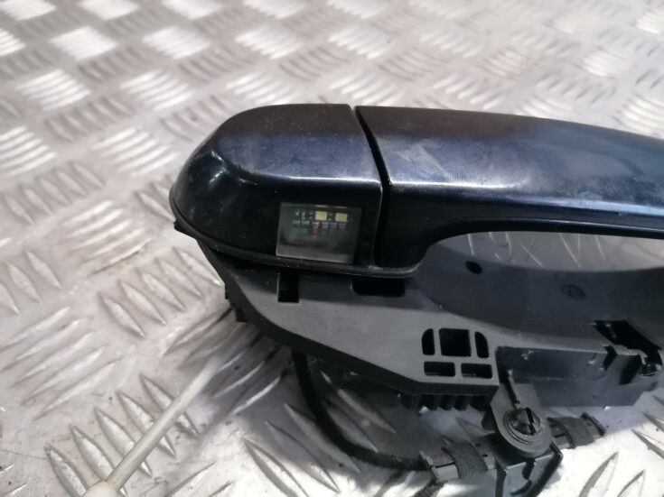 Priekšējāis labais durvju rokturis priekš BMW 318D E91 2008 TOURING