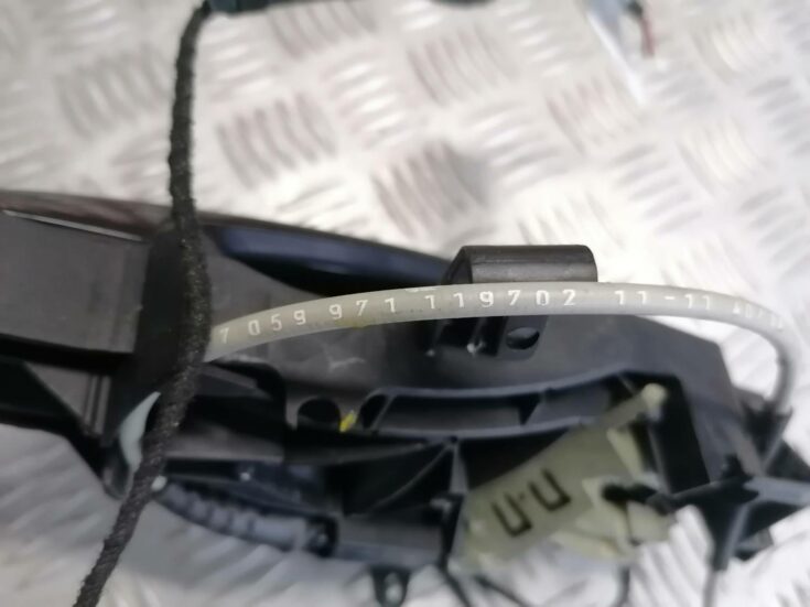 Priekšējāis labais durvju rokturis priekš BMW 318D E91 2008 TOURING