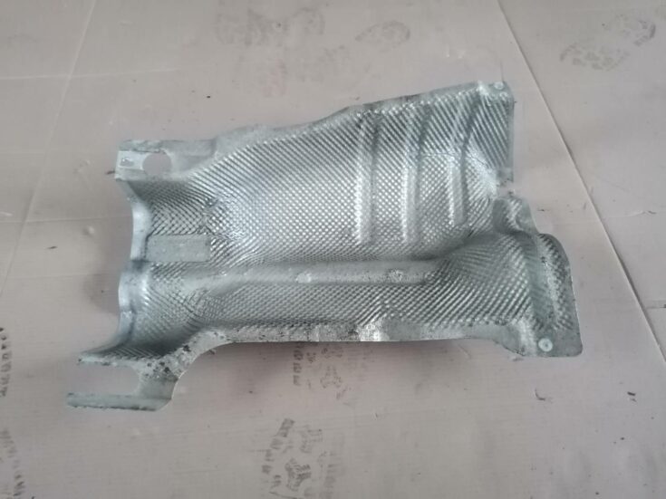 Izpūtēja sistēmas karstuma aizsargs priekš BMW 318D E91 2008 TOURING