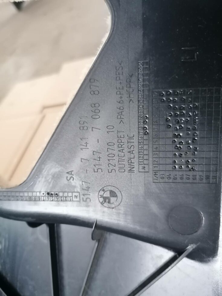 Bagāžnieka nodalījuma sānu apdare priekš BMW 318D E91 2008 TOURING