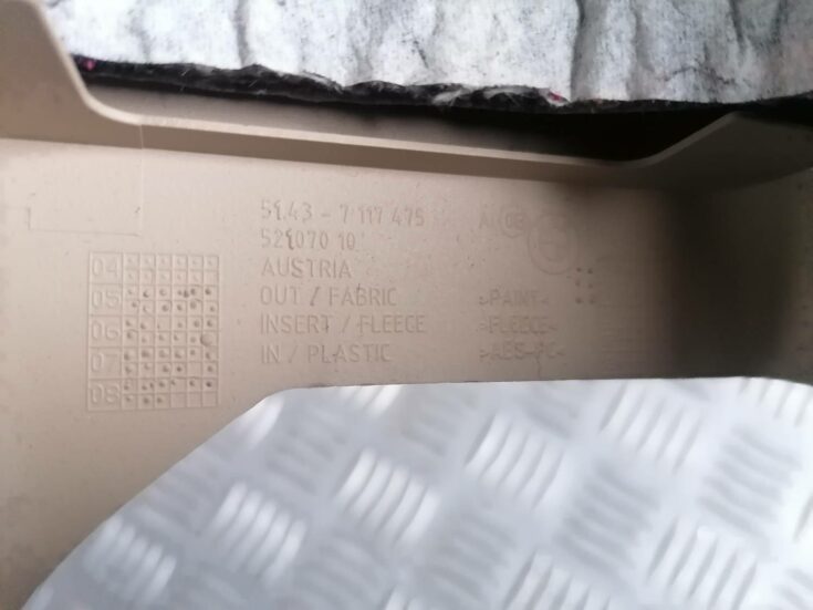 Aizmugurējas salona statnes apdare priekš BMW 318D E91 2008 TOURING
