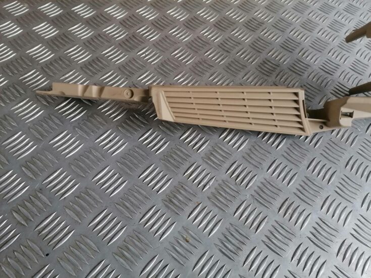 Bagāžnieka nodalījuma ventilācijas režģis priekš BMW 318D E91 2008 TOURING
