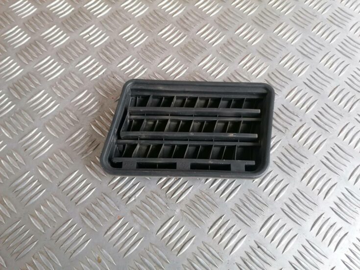 Virsbūves ventilācijas reste priekš BMW 318D E91 2008 TOURING