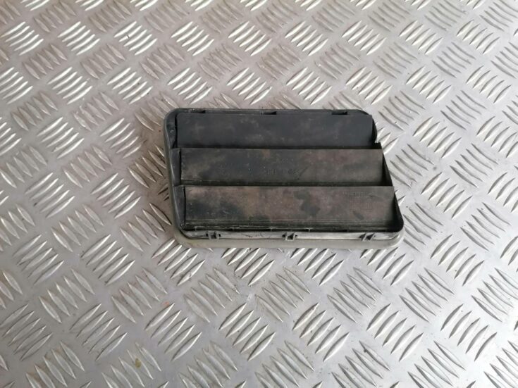 Virsbūves ventilācijas reste priekš BMW 318D E91 2008 TOURING