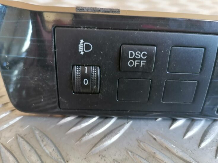Mērinstrumentu paneļa pārslēgšanas pogas priekš MAZDA 6 2007