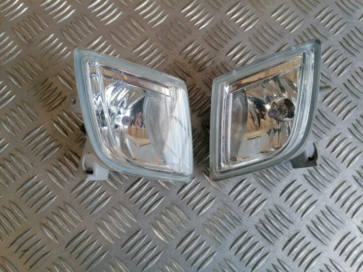 Miglas lukturis priekšā labajā pusē priekš MAZDA 6 2007